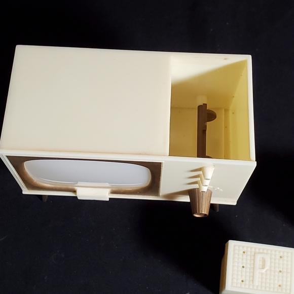 Vintage 1950's TV Salt and Pepper Shakers - Picture 8 of 10